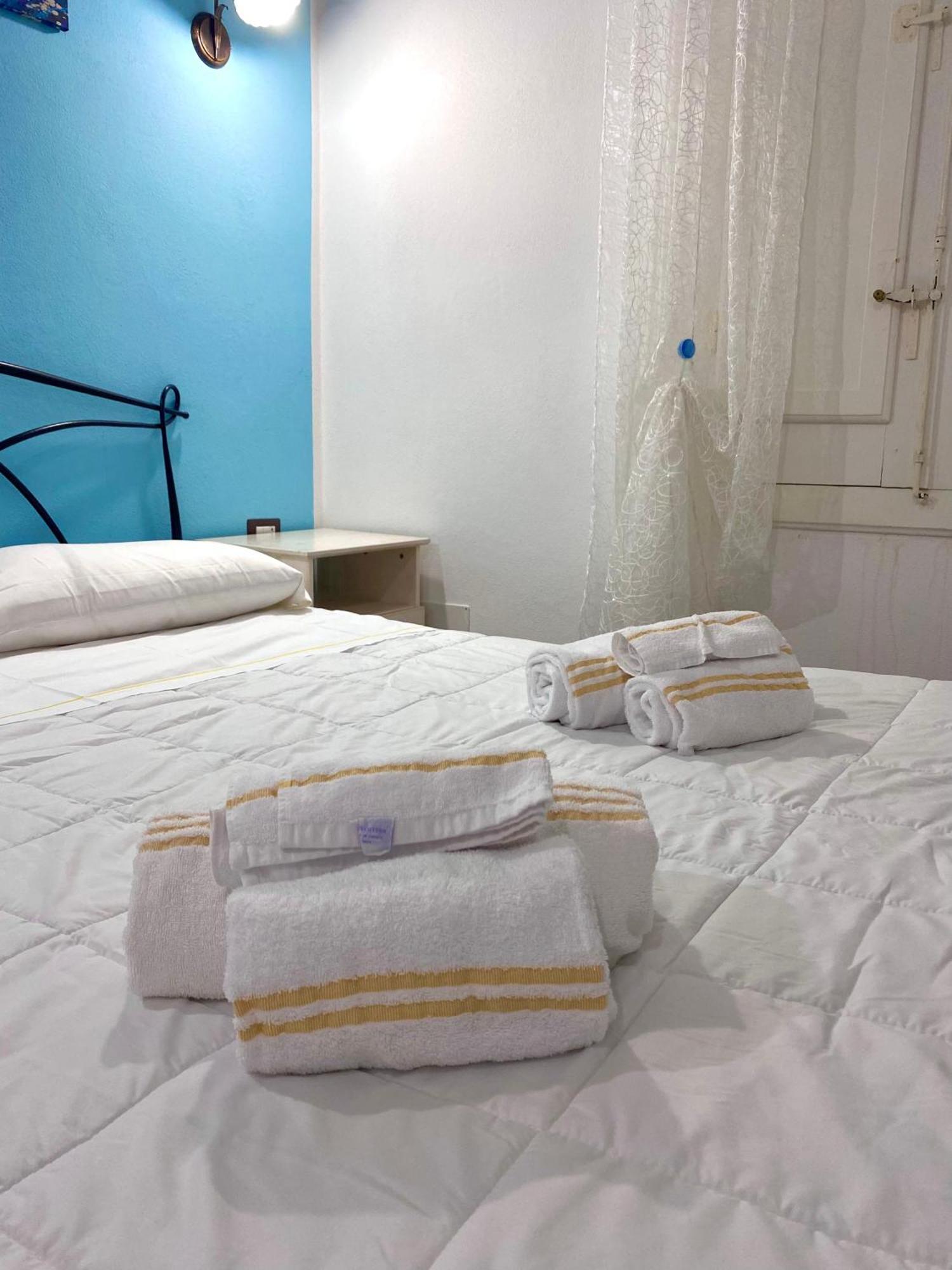 Dani'S House Hotel Cagliari Ruang foto