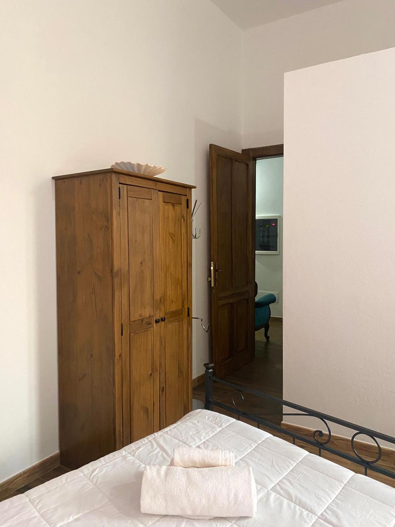 Dani'S House Hotel Cagliari Ruang foto